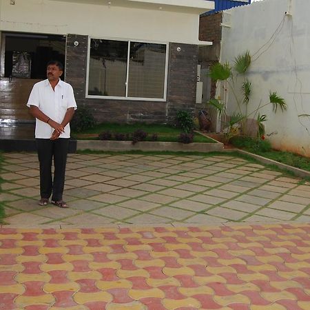 Pratham Residency Hotel Mysore Eksteriør billede
