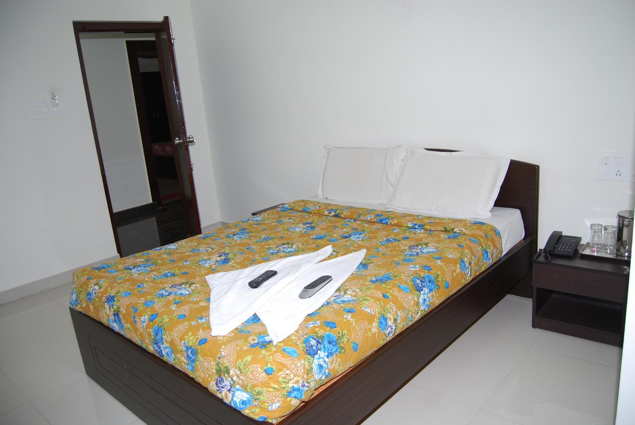 Pratham Residency Hotel Mysore Eksteriør billede